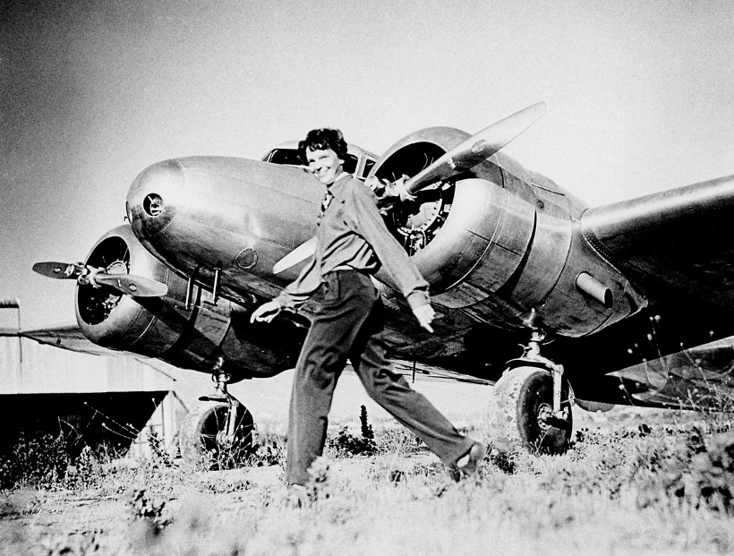 Earhart_and_electra